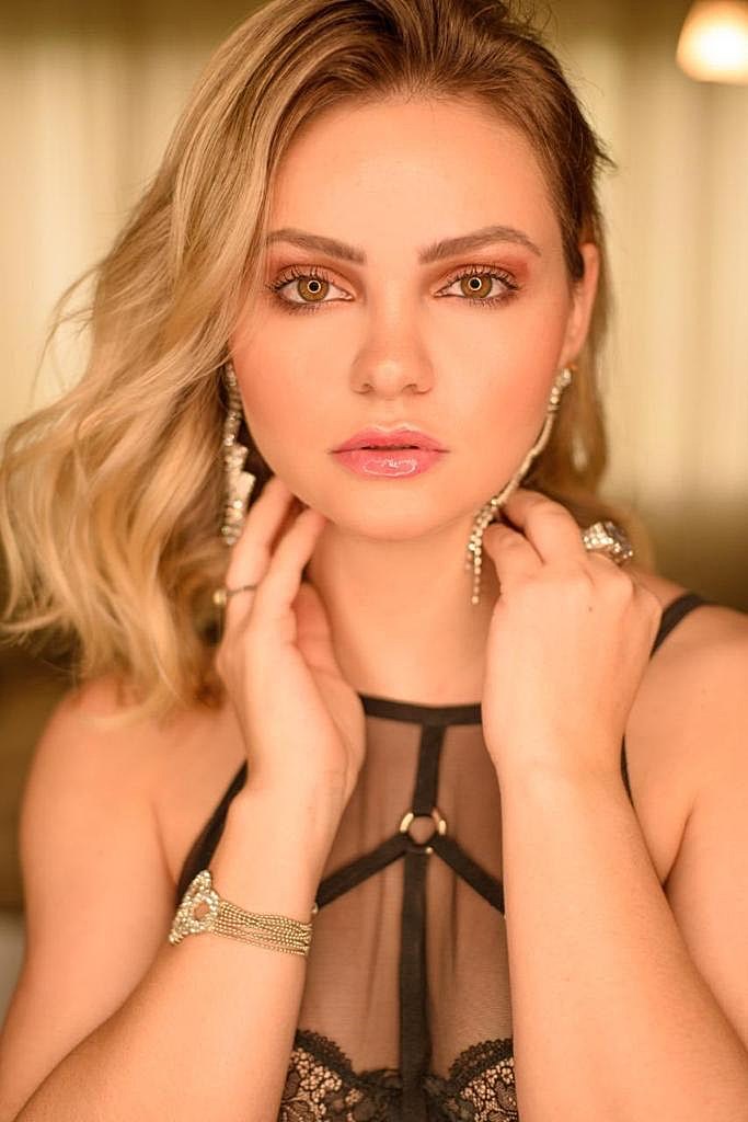 Mia Mattos Gorgeous Brazilian London Companion