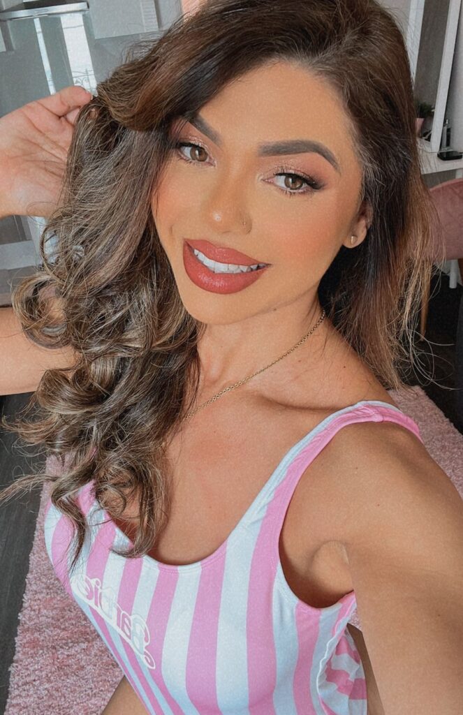 Julia Brazilian Beautiful Selfie 34C 5'3