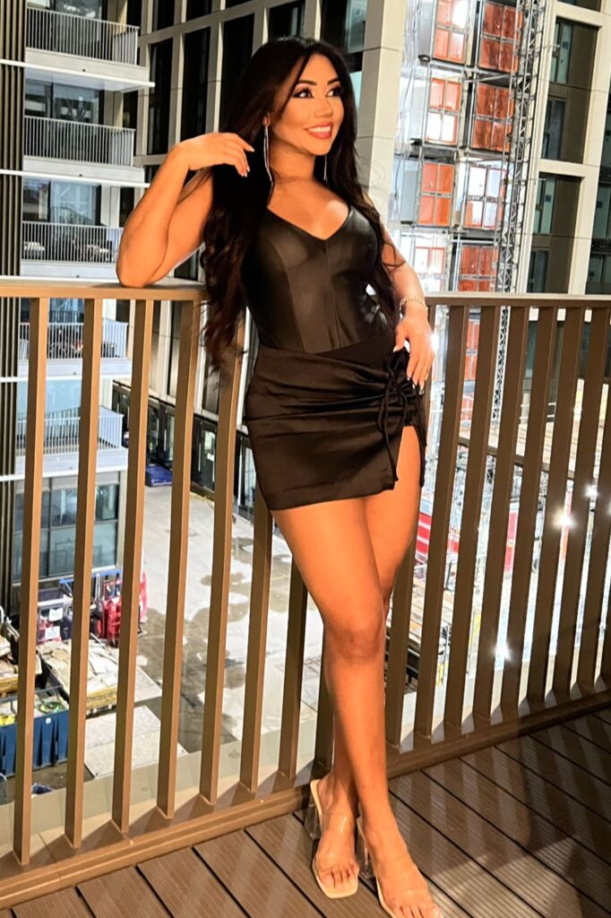 Joyce Naturally Busty London Escort 34D 5'6"