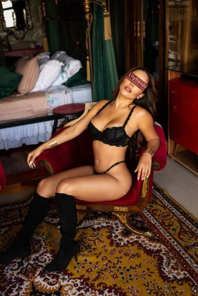 Melissa Curvy Brazilian London Date