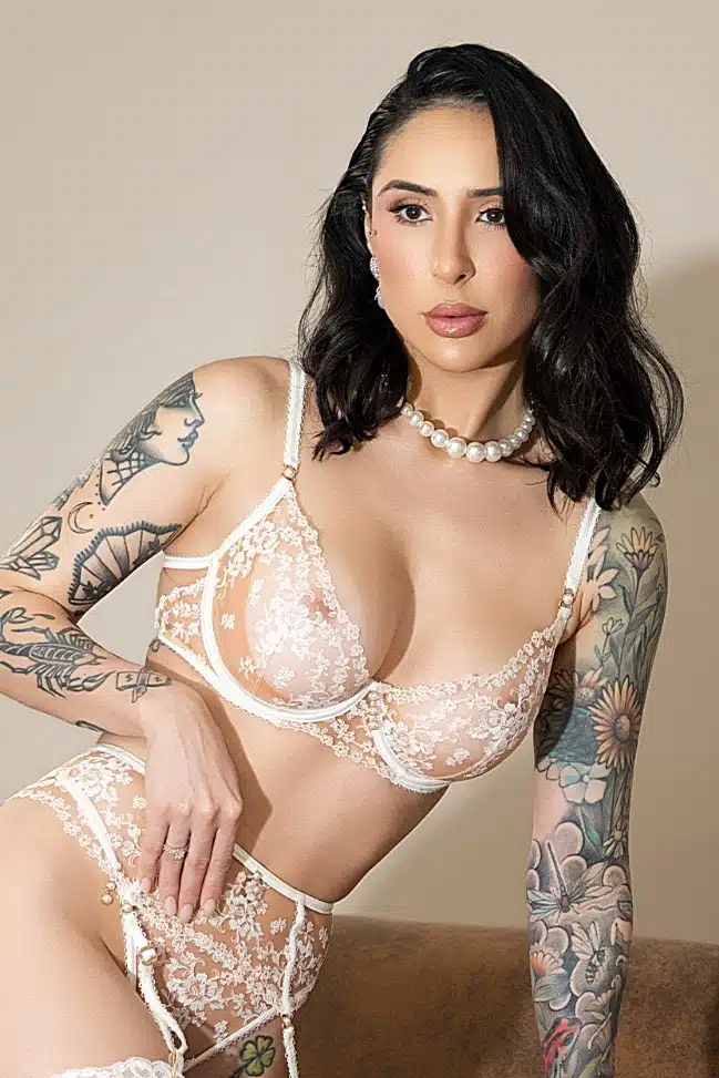 Anais Top Brazilian London Escort Massages Bisexual Naughty