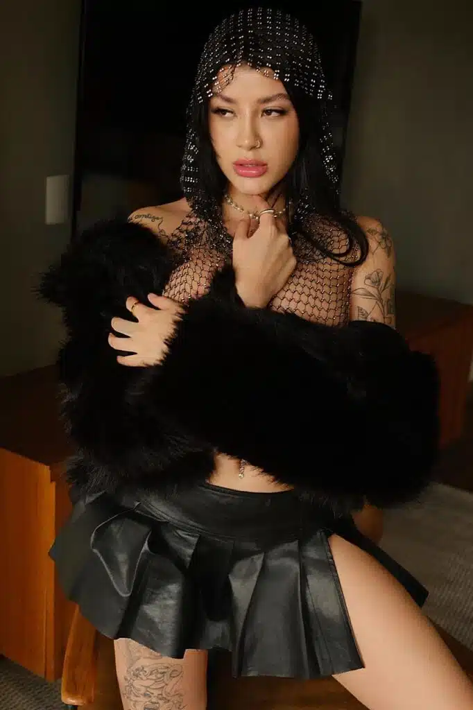 Amicia Tall London Escort From Brazil Striptease BDSM 34D 5'7"