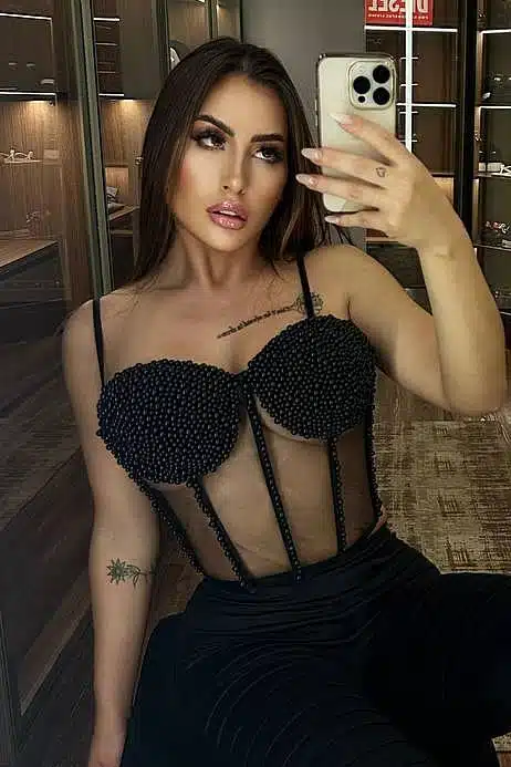Vandini Sexy Brunette Brazilian London Escorts Girl Busty Naughty