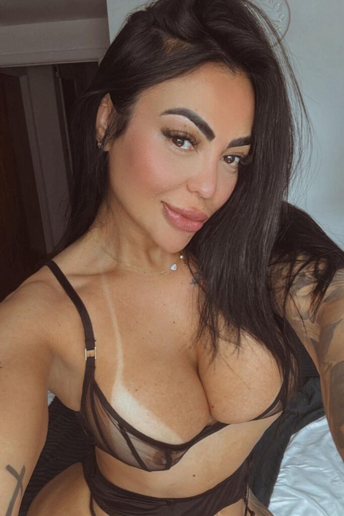 Anitta Recommended Busty Brunette London Escort From Brazil Naughty 34D 5'7"