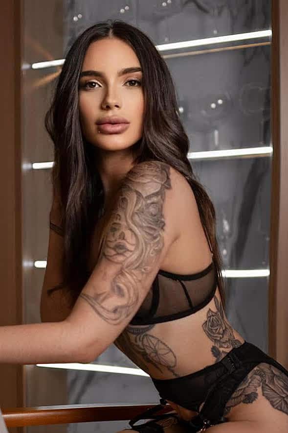 Krozi Beautiful Brazilian Escort In London Natural 5'6"