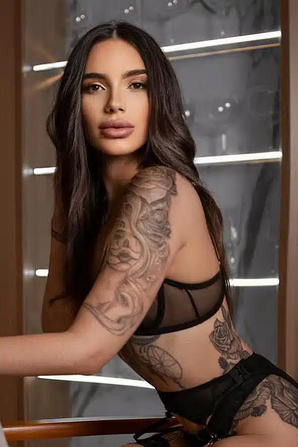 Krozi Beautiful Brazilian Escort In London Natural 5'6"