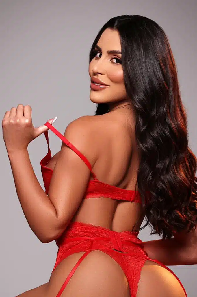 Rosalyn Mature Brazilian London Escorts Girl Busty Brunette 34D